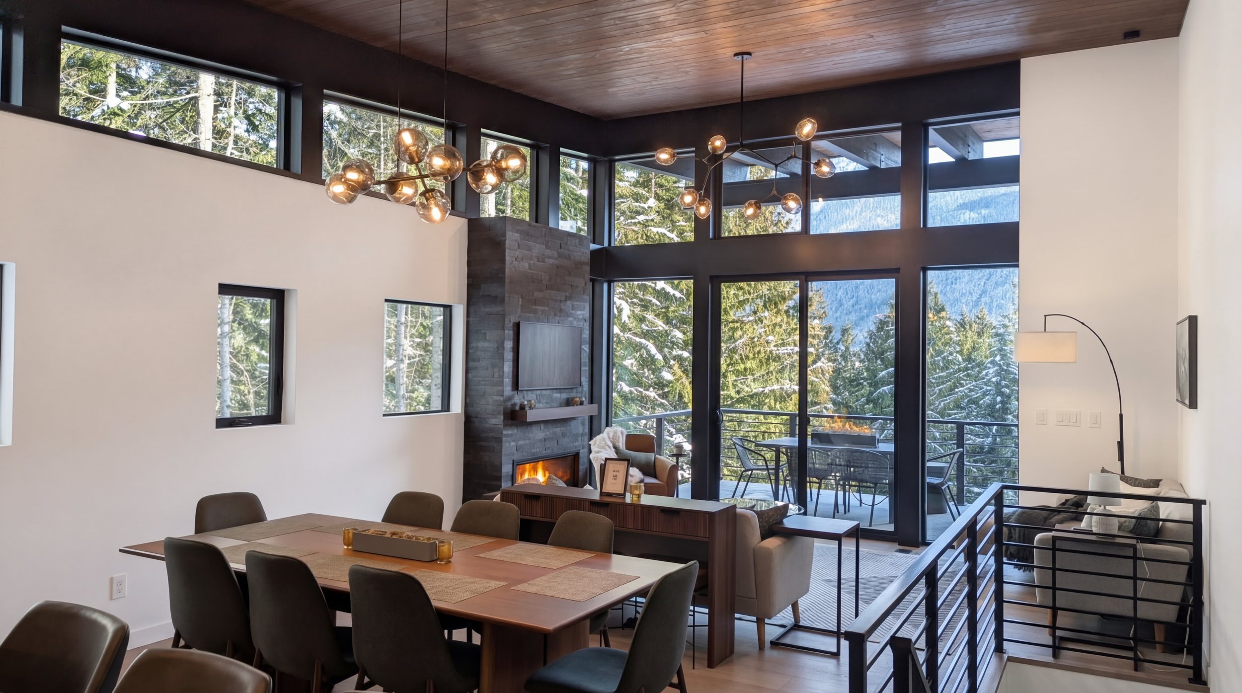 Snoqualmie Pass custom house dining area with large windows