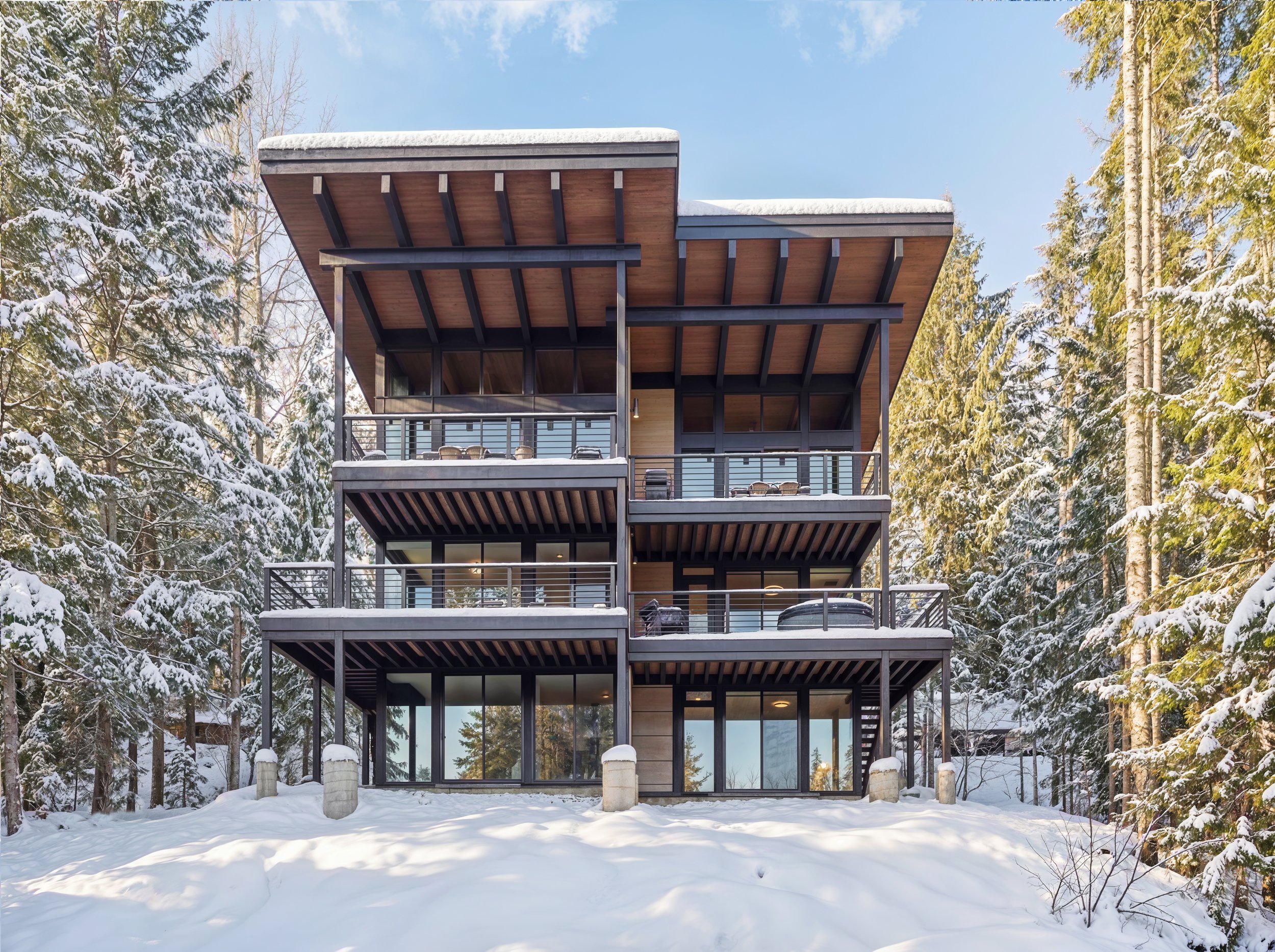 Snoqualmie Pass custom house design with a tall glass wall facing the view